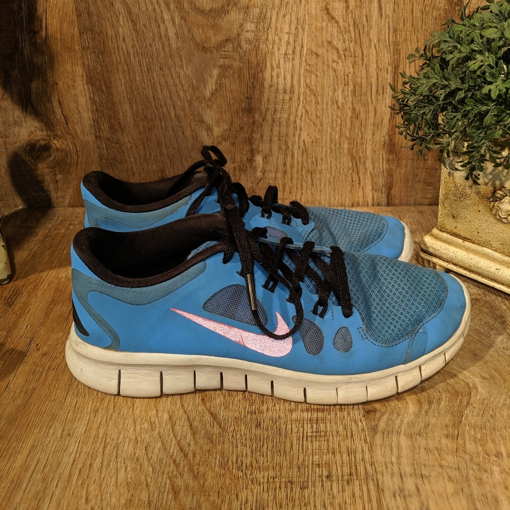 Nike Youth size 6 Running shoes Women's size 7.  Box Z